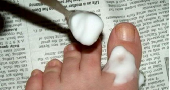 SHE PUT BAKING SODA ON HER TOES… AND SOLVED ONE OF LIFE’S MOST ANNOYING PROBLEMS