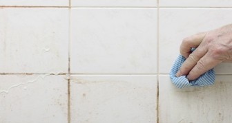 HERE’S HOW TO CLEAN TILE GROUT WITH THIS HOMEMADE GROUT CLEANER