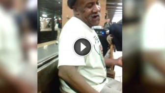 Poeple Ignored This Homeless Man, But When He Starts To Sing? Everyone Grabbed Their Cameras