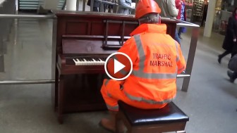 Workman Sits At The Piano In A Crowded Station… Why Is He Wasting His Time With A Boring Job When He Can Do This?
